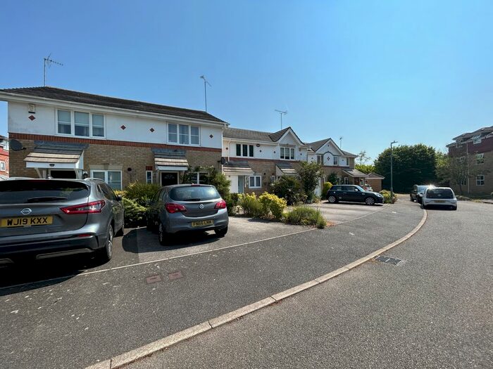 2 Bedroom Property To Rent In Long Meadow, Sevenoaks, Kent, TN13