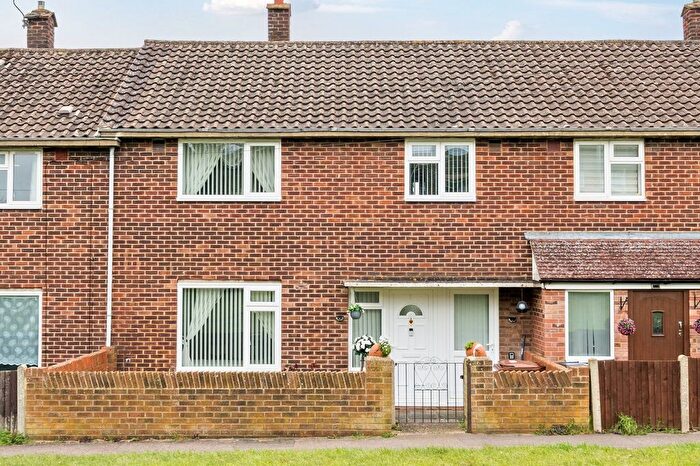 3 Bedroom Terraced House For Sale In Silverweed Road, Chatham, ME5