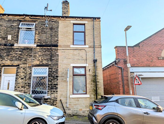 2 Bedroom End Terrace House To Rent In Sykes Street, Cleckheaton, West Yorkshire, BD19