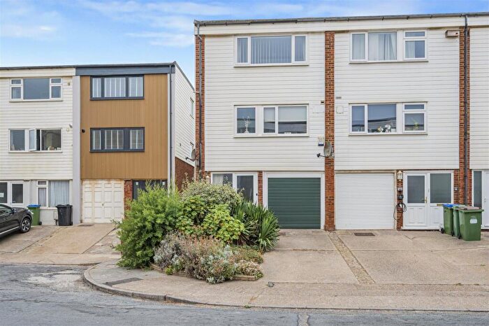 3 Bedroom Town House For Sale In Cliff Close, Seaford, BN25