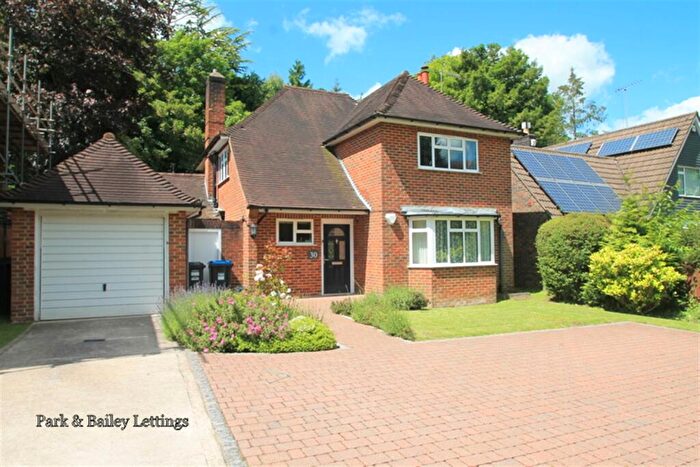 3 Bedroom House To Rent In Bedroom Detached House In Caterham Valley, CR3