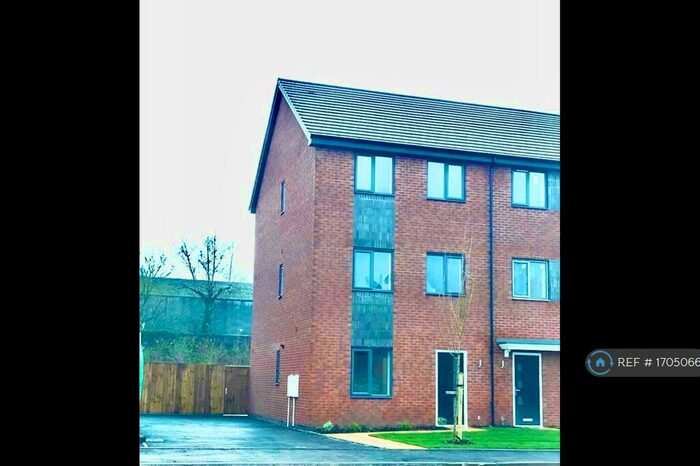 4 Bedroom Semi-Detached House To Rent In Argyll Way, Smethwick, B66