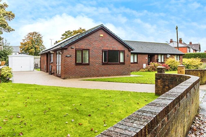 2 Bedroom Detached Bungalow To Rent In Bolton Road, Salford, M6