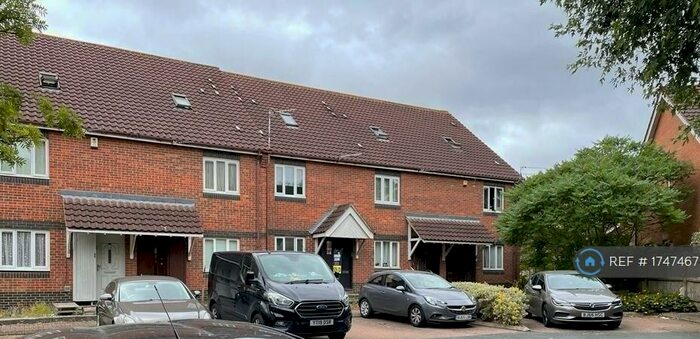 2 Bedroom Maisonette To Rent In Heatherbank Close, Crayford, Dartford, DA1
