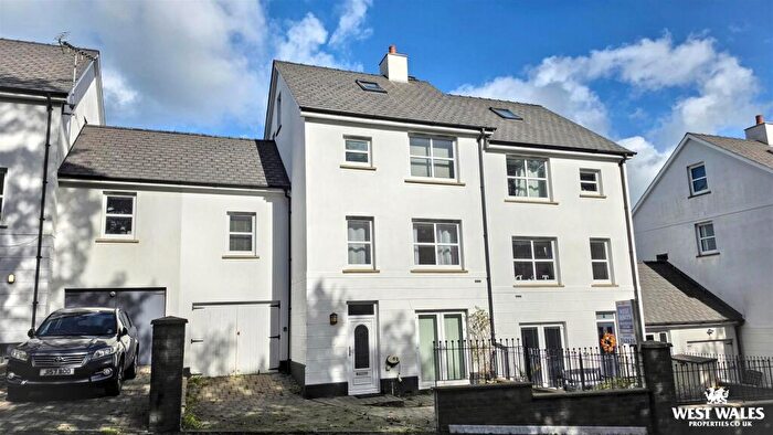 4 Bedroom Town House For Sale In Kensington Gardens, Haverfordwest, SA61