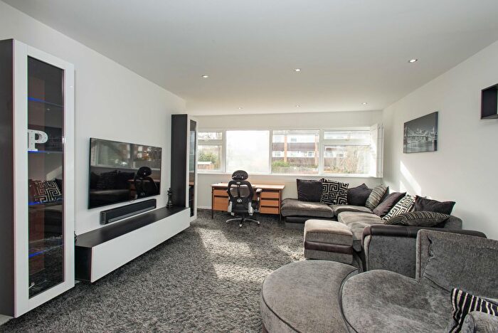 3 Bedroom Maisonette To Rent In Place Farm Avenue, Orpington, BR6