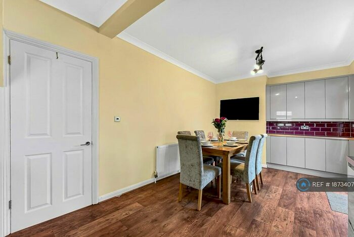 3 Bedroom Semi-Detached House To Rent In Waite Davies Road, London, SE12