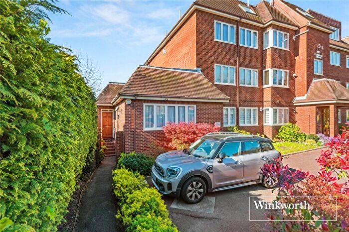 2 Bedroom Apartment For Sale In Hendon Lane, Finchley, London, N3