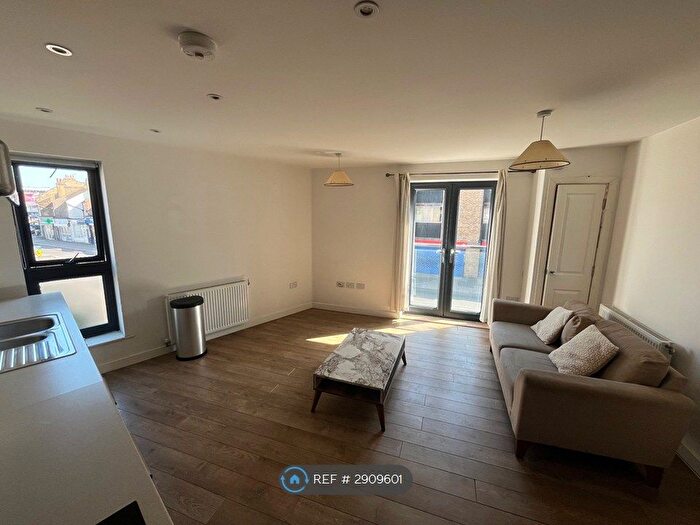 2 Bedroom Flat To Rent In Integra House, London, SW17