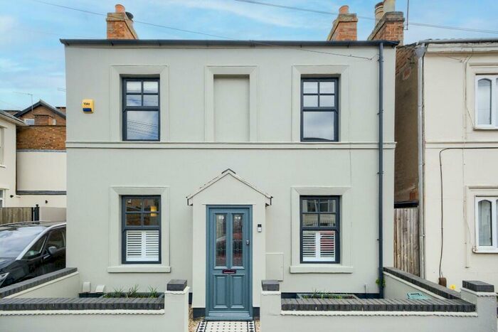 3 Bedroom Detached House To Rent In Forfield Place, Leamington Spa, Warwickshire, CV31