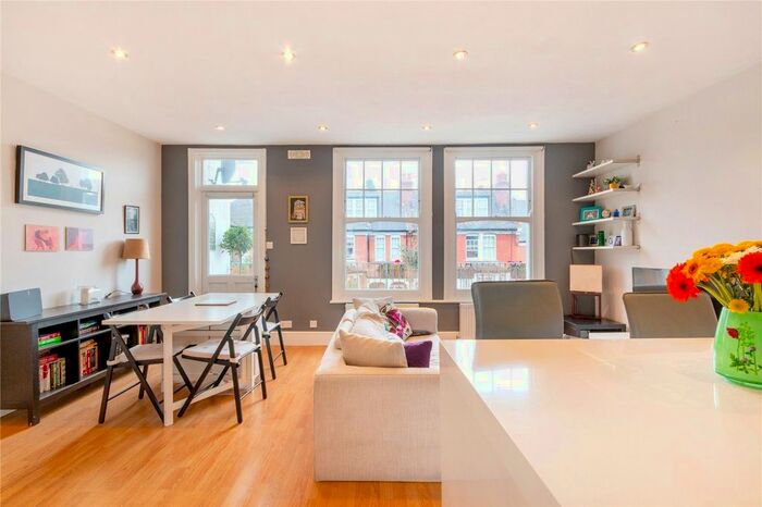 2 Bedroom Flat To Rent In Queensthorpe Road, Thorpe Estate, SE26