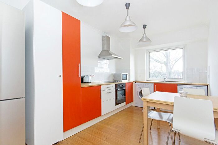 3 Bedroom Flat To Rent In Roehampton Court, Queens Ride, London, SW13
