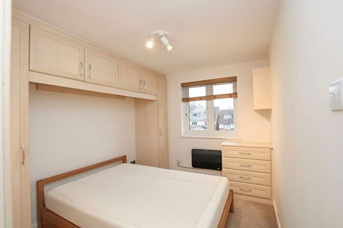 1 Bedroom Flat To Rent In Wenlock Gardens, London, NW4