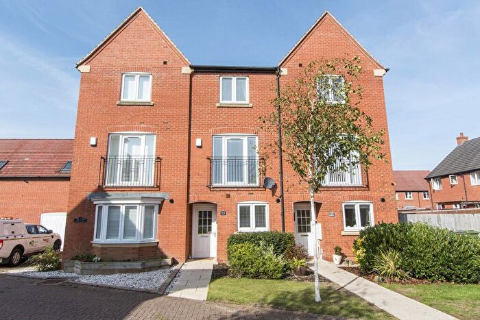 3 Bedroom Town House For Sale In Bluebell Place, Lutterworth, LE17