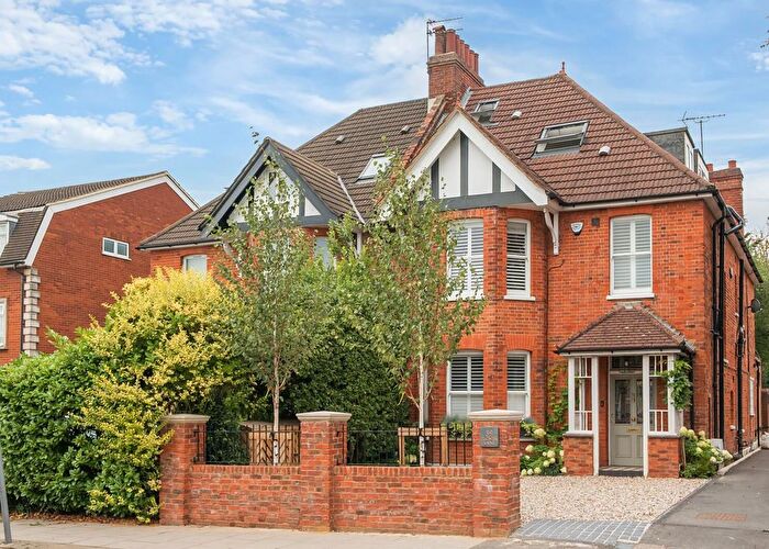 5 Bedroom Property For Sale In Flower Lane, London, NW7
