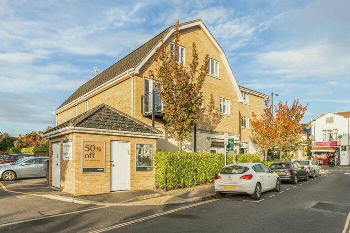 2 Bedroom Flat To Rent In Second Cross Road, Twickenham, TW2