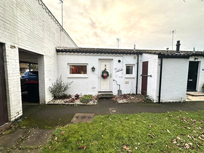 1 Bedroom Terraced Bungalow For Sale In Parneleys, Milton Keynes Village, Milton Keynes, MK10