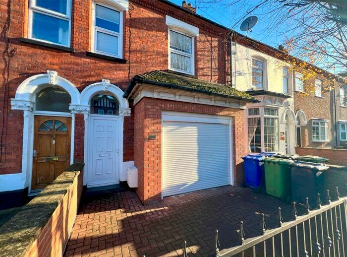 4 Bedroom Terraced House To Rent In Ainslie Street, Grimsby, DN32
