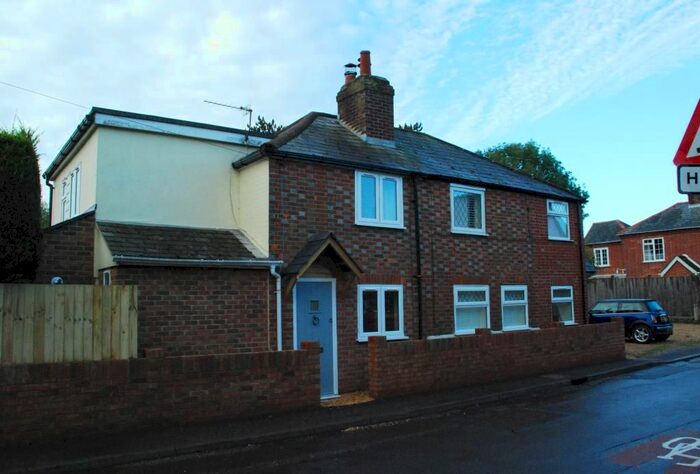 3 Bedroom Semi-Detached House To Rent In Pennington, Lymington, Hampshire SO41