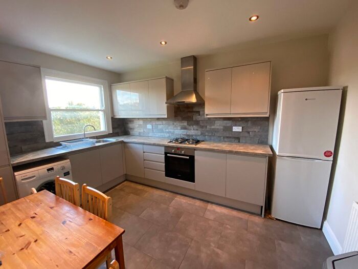 3 Bedroom Flat To Rent In Bedroom Flat – Evershot Road, Finsbury Park, N4