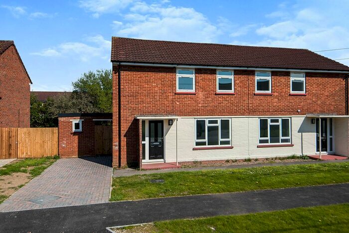 3 Bedroom Semi-Detached House To Rent In Beavers Crescent, Hounslow, TW4