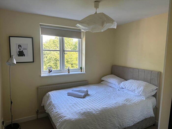 2 Bedroom Flat To Rent In Brompton Park Crsecent, Fulham, SW6
