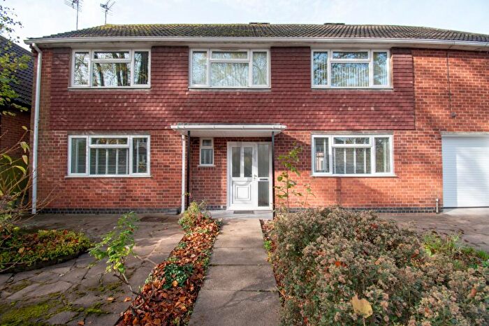 2 Bedroom Maisonette To Rent In Dovedale Court, Stoneygate, LE2