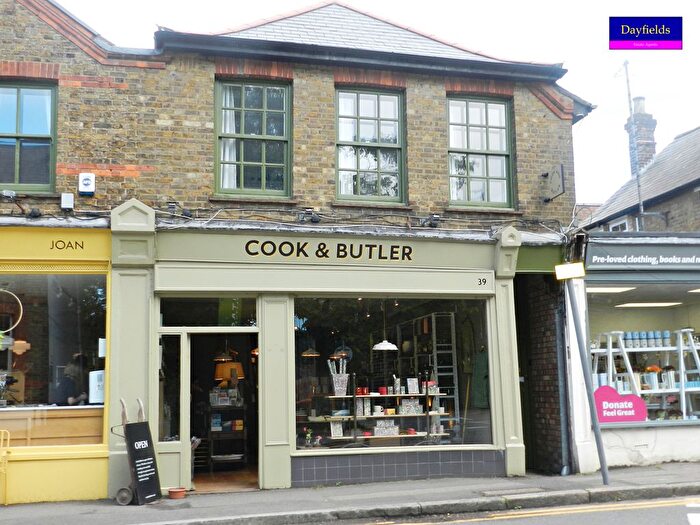 2 Bedroom Flat For Sale In Lower Kings Road, Berkhamsted, HP4