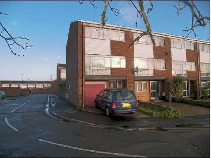 1 Bedroom End Of Terrace House To Rent In Slough, Berkshire, SL1