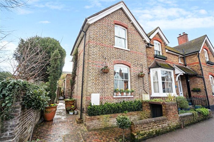 3 Bedroom End Of Terrace House For Sale In High Street, Berkhamsted, Hertfordshire, HP4