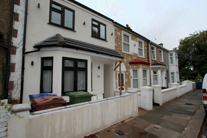 2 Bedroom Flat To Rent In Chadwell Road, Grays, RM17