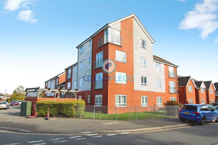2 Bedroom Flat To Rent In Ashwood Place, Tamar Way, Langley, SL3