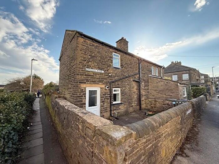 2 Bedroom Cottage To Rent In Chapel Row, Allerton, Bradford, BD15