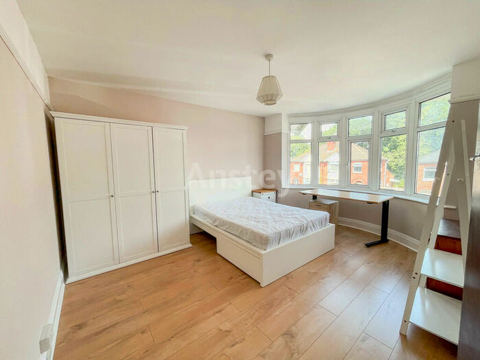 6 Bedroom Semi-Detached House To Rent In Sirdar Road, Southampton, SO17