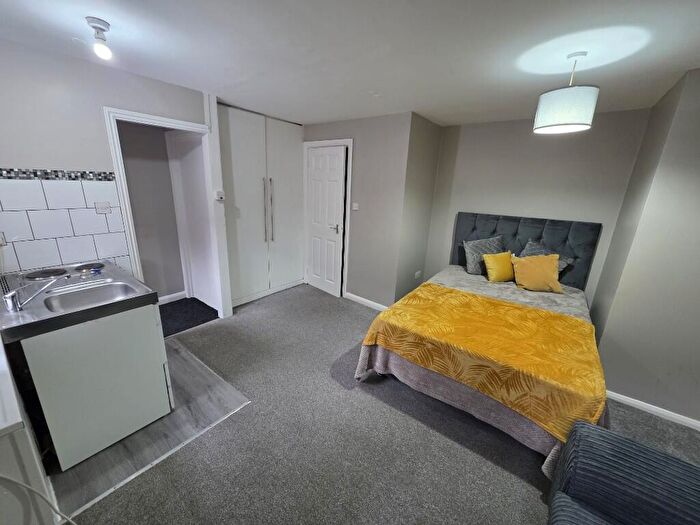 Studio To Rent In High Town Road, Luton, Bedfordshire, LU2