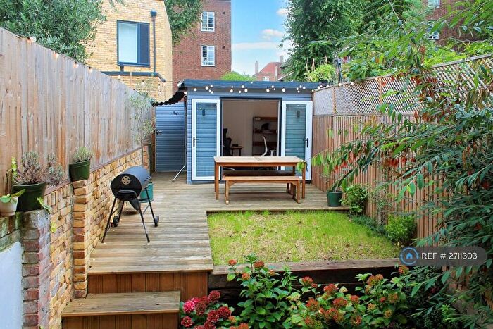 2 Bedroom Flat To Rent In Kenninghall Road, London, E5