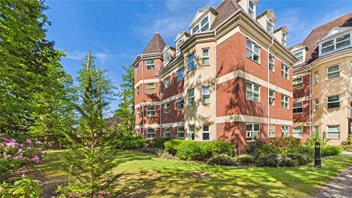 2 Bedroom Flat For Sale In Camberley, Surrey, GU15