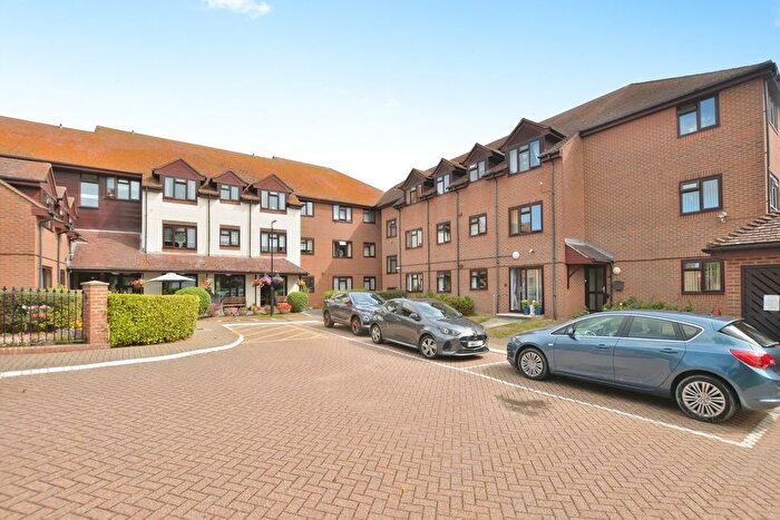1 Bedroom Flat For Sale In Springwood Court, New Romney, TN28
