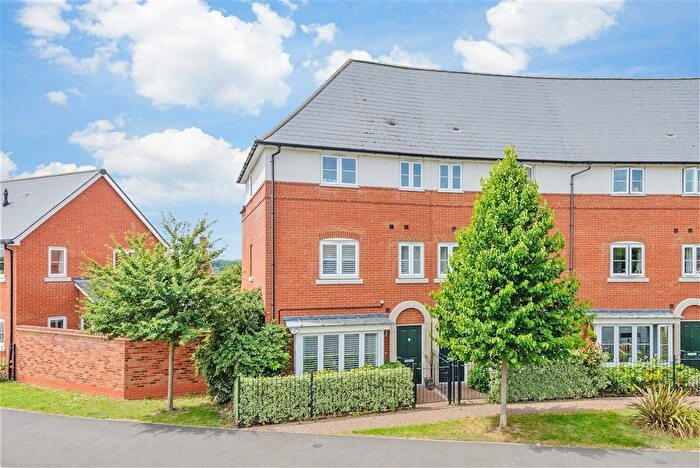 4 Bedroom Town House For Sale In Village Road, Wouldham, Rochester, Kent, ME1
