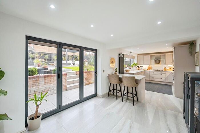 4 Bedroom Detached House For Sale In Lindsey Drive, Crowle, Scunthorpe, DN17