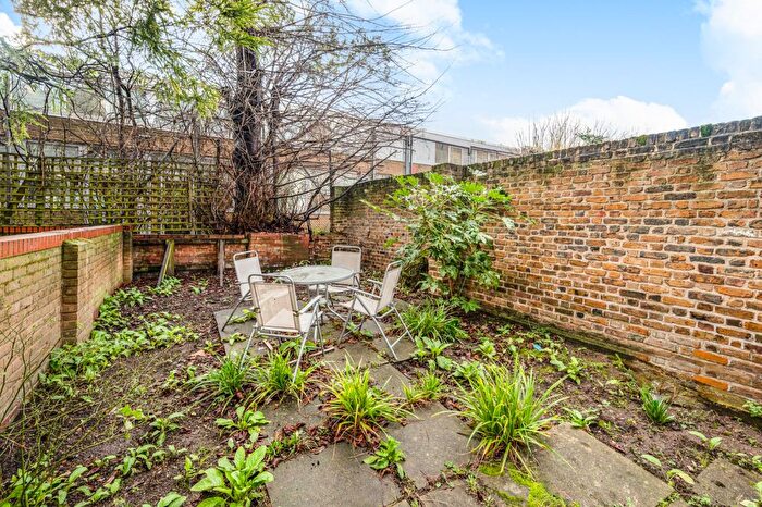 2 Bedroom Flat For Sale In Prince Of Wales Road, Chalk Farm, NW5