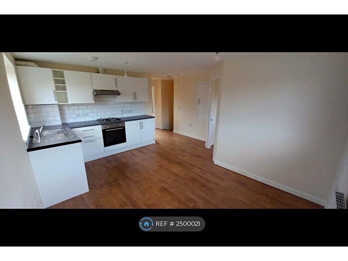 2 Bedroom Flat To Rent In Burch Close, Exmouth, EX8