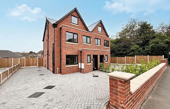 4 Bedroom Semi-Detached House To Rent In Walkden Road, Worsley, M28
