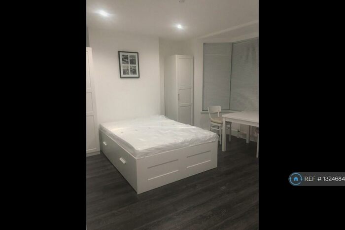 Studio To Rent In Limesdale Gardens, Edgware, HA8