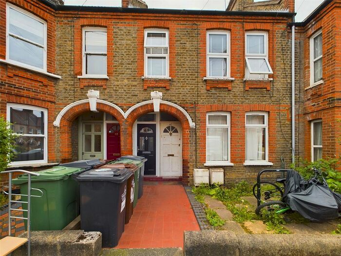 2 Bedroom Flat To Rent In Wetherden Street, Walthamstow, London, E17