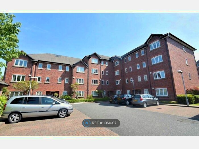 2 Bedroom Flat To Rent In Sale, Manchester, M33
