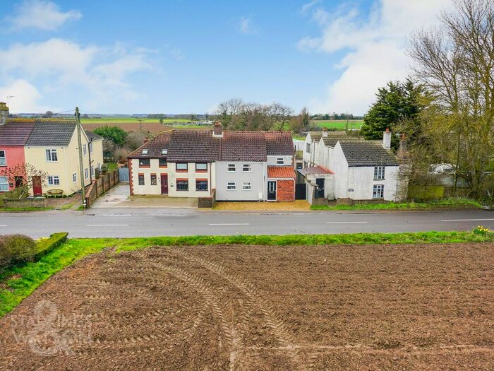 3 Bedroom Semi-Detached House For Sale In The Heath, Filby, Great Yarmouth, NR29