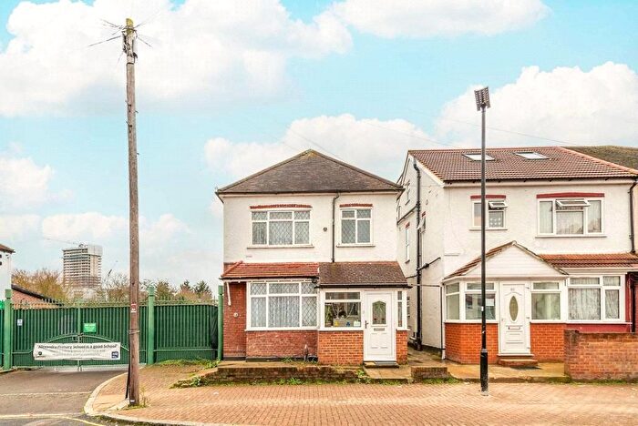 4 Bedroom Detached House For Sale In Tiverton Road, Hounslow, Middlesex, TW3
