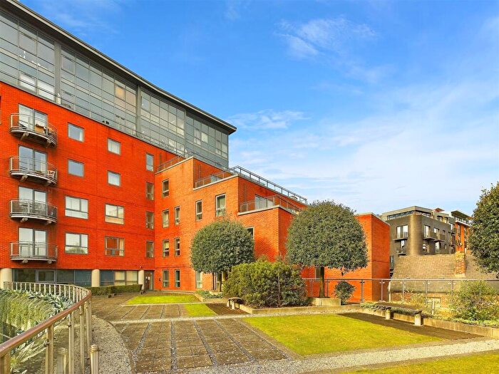 1 Bedroom Flat To Rent In Apt West One Tow Cavendish StreetSheffield, ER7