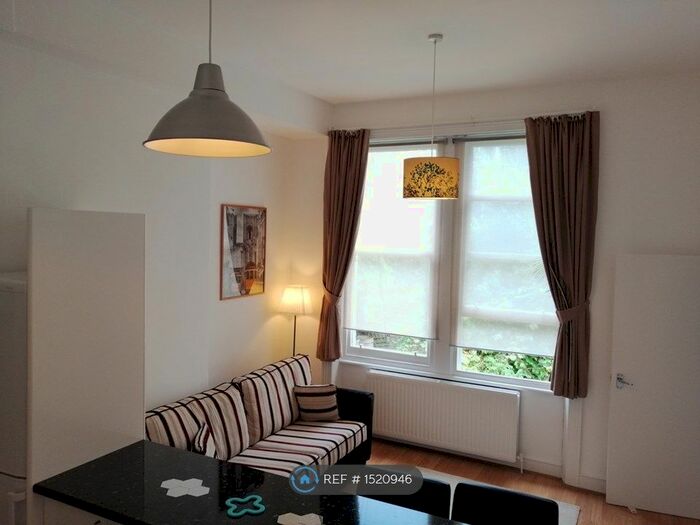 2 Bedroom Flat To Rent In Raised Ground Floor (A), London, W14